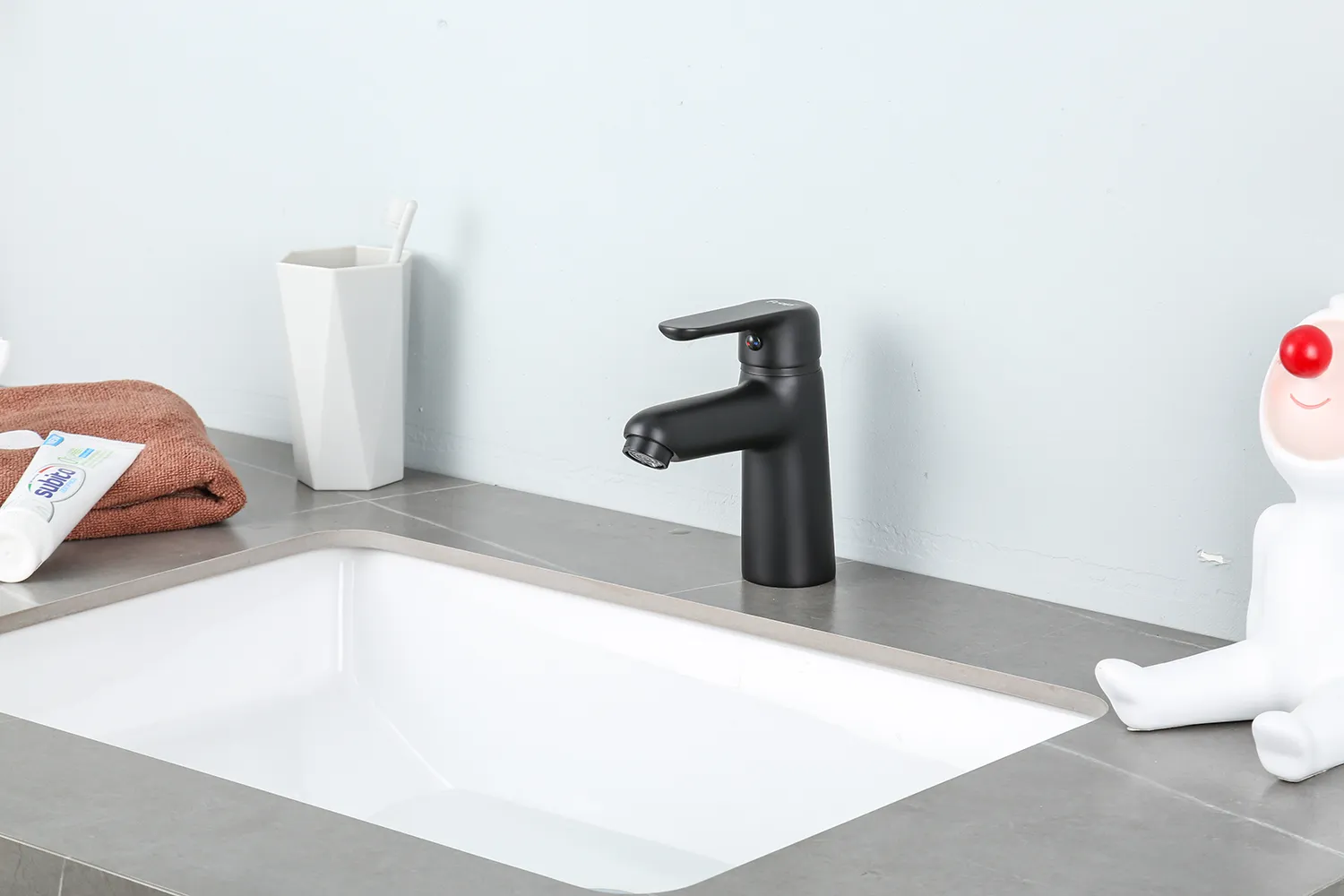 Смеситель для раковины черный FRAP F1017-6